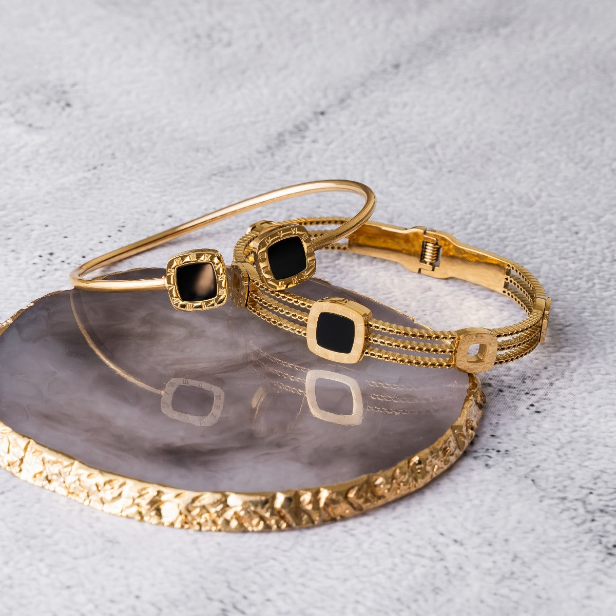 Squared Onyx Gears Bracelet - Gold